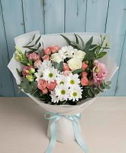 Букет цветов из:  Розы, Лизиантусы и Хризантемы в Комсомольском Республика Крым