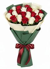 Букет Микс из красных и белых роз в Комсомольском Республика Крым