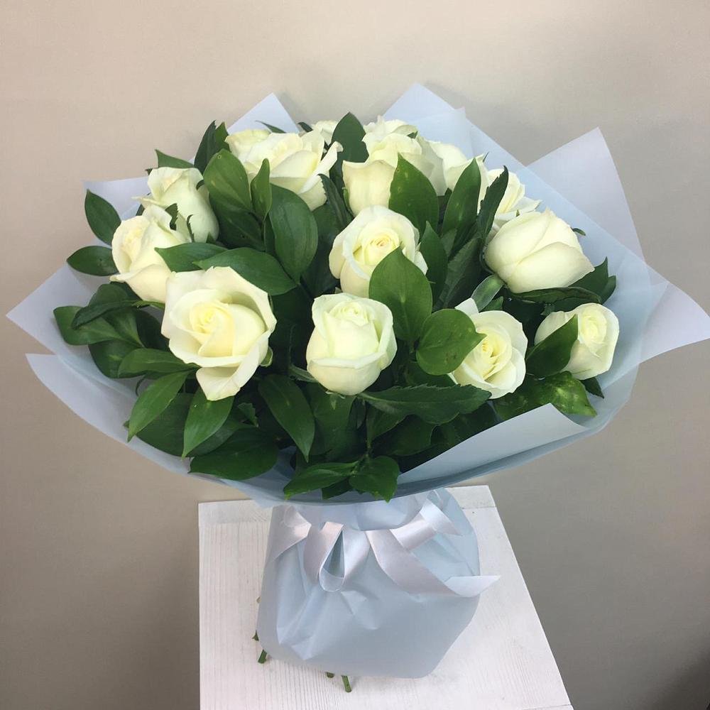 Букет 15 Белых роз Проуд в Комсомольском Республика Крым