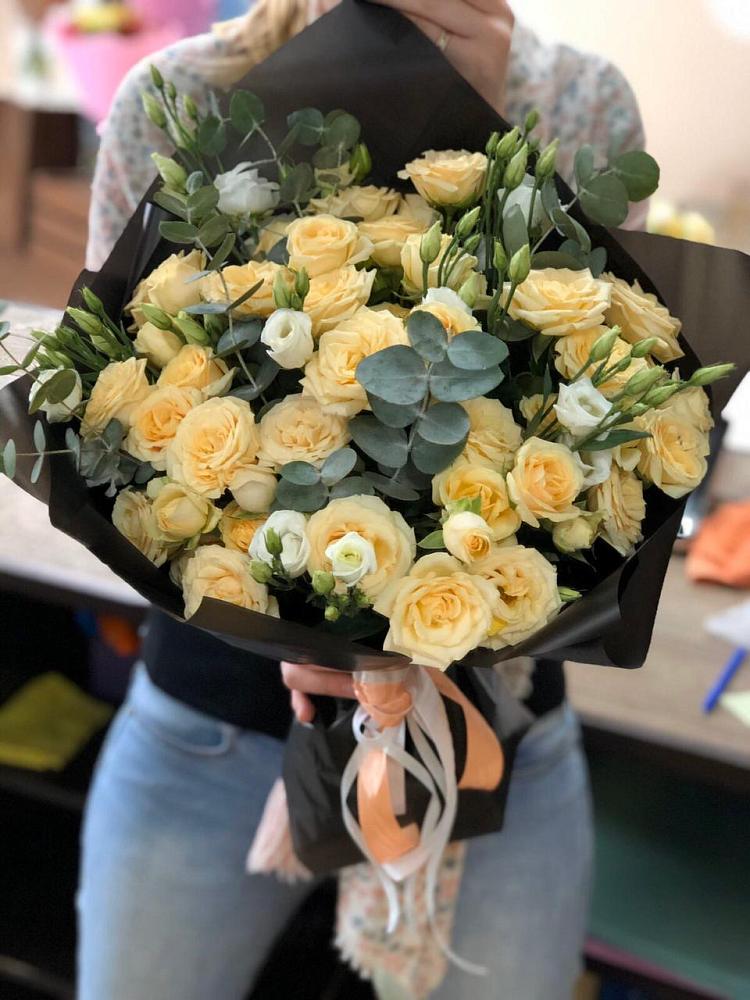 Букет цветов из: Розы и Лизиантусы в Комсомольском Республика Крым