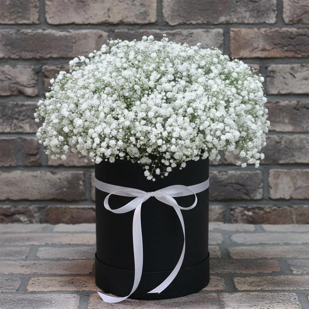 Цветочная композиция из Гипсофила в шляпной коробке в Комсомольском Республика Крым