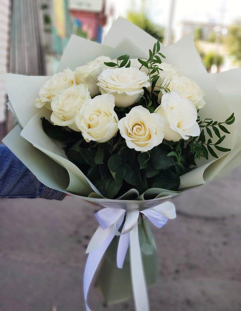 Букет Белые розы Проуд в Комсомольском Республика Крым