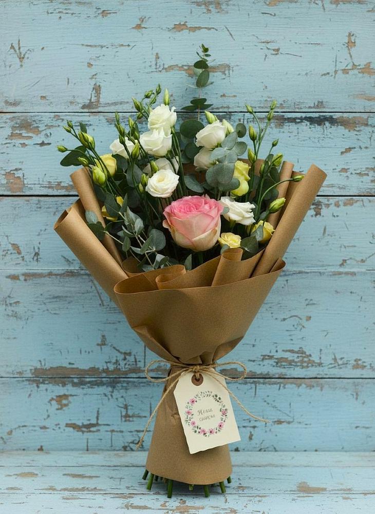 Букет цветов из: Розы и Лизиантусы в Комсомольском Республика Крым