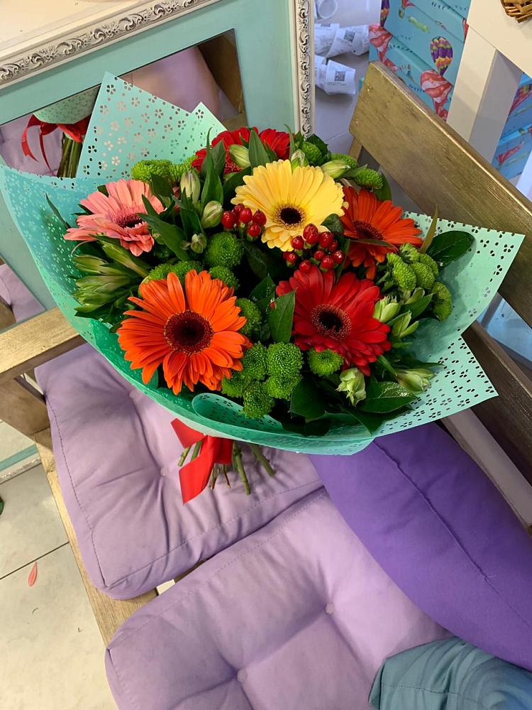 Букет цветов из: Герберы, Хризантемы и Альстромерии в Комсомольском Республика Крым
