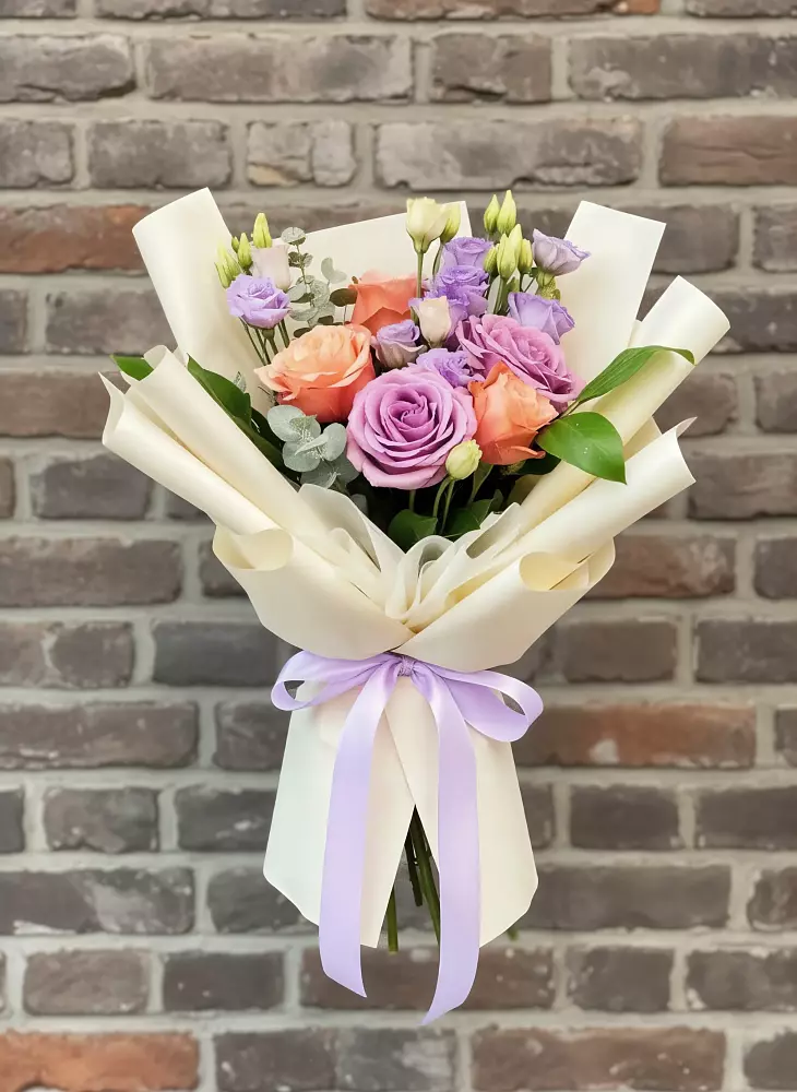 Букет цветов из: Лизиантусы и Розы в Комсомольском Республика Крым