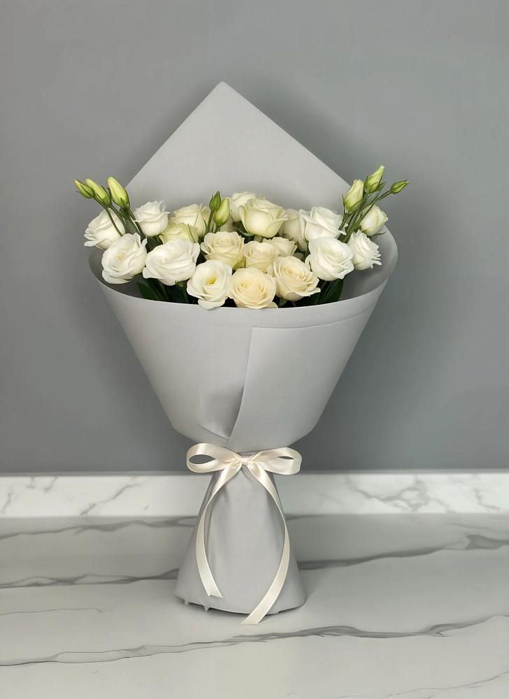 Букет цветов из: Розы и Лизиантусы в Комсомольском Республика Крым