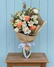 Букет цветов из:  Альстромерии, Лизиантусы, Розы и Хризантемы в Комсомольском Республика Крым