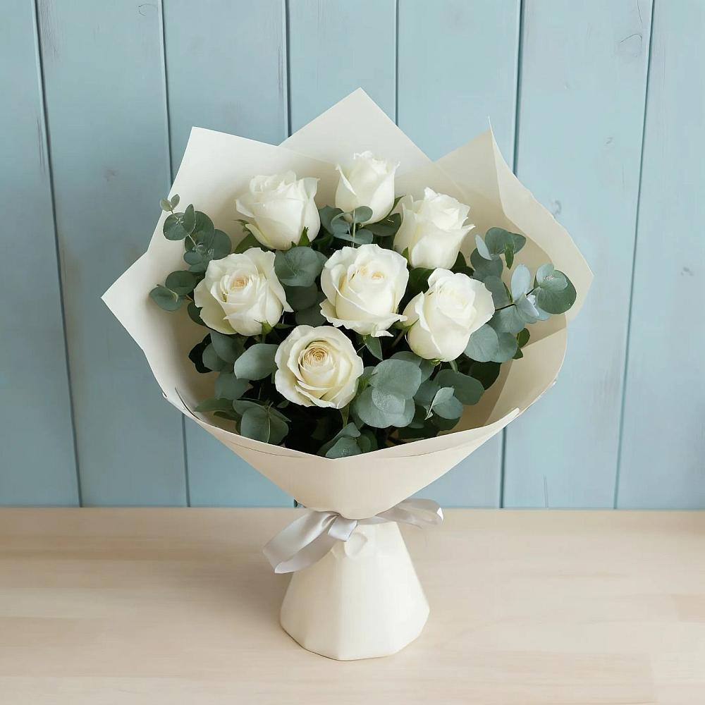 Букет Белые розы в Эвкалипте в Комсомольском Республика Крым
