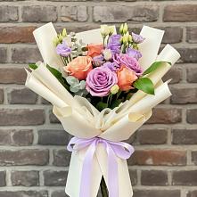 Букет цветов из:  Лизиантусы и Розы в Комсомольском Республика Крым