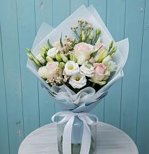Букет цветов из:  Розы и Лизиантусы в Комсомольском Республика Крым