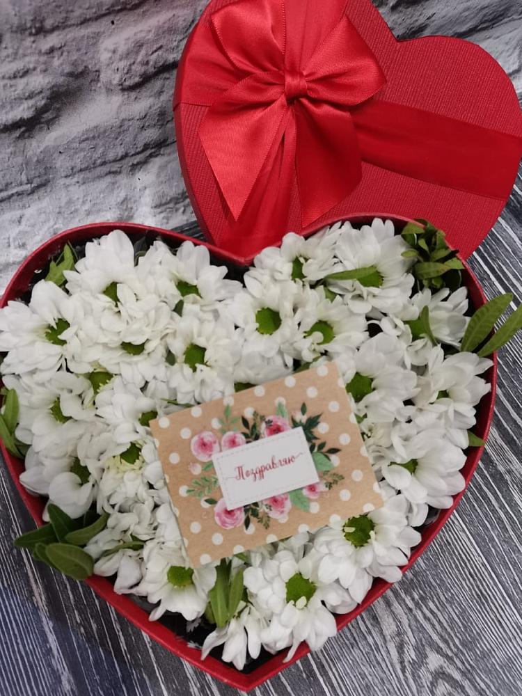 Цветочная композиция из Хризантемы в виде сердца в Комсомольском Республика Крым