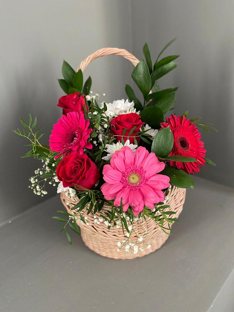 Цветочная композиция из Розы, Хризантемы и Герберы в корзине в Комсомольском Республика Крым