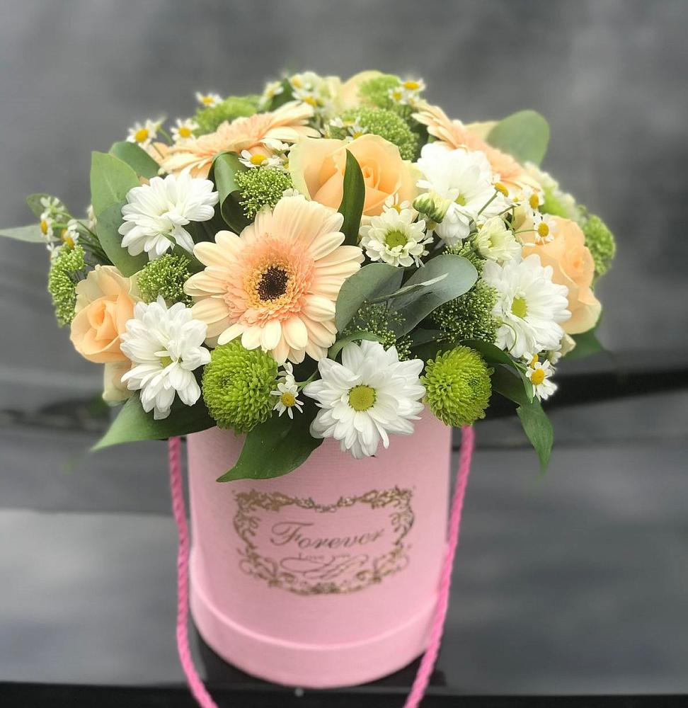 Цветочная композиция из Розы, Герберы и Хризантемы в шляпной коробке в Комсомольском Республика Крым