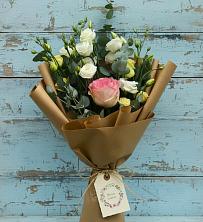 Букет цветов из:  Розы и Лизиантусы в Комсомольском Республика Крым