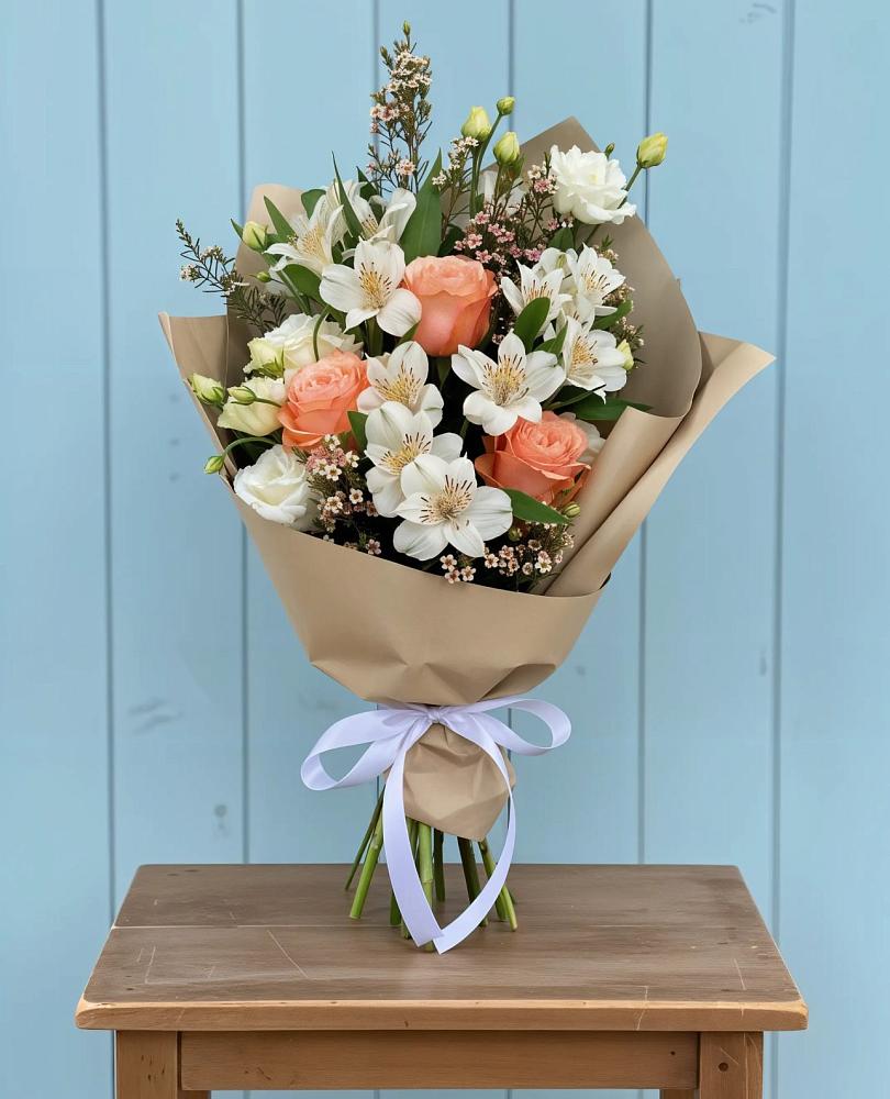 Букет цветов из: Альстромерии, Лизиантусы, Розы и Хризантемы в Комсомольском Республика Крым