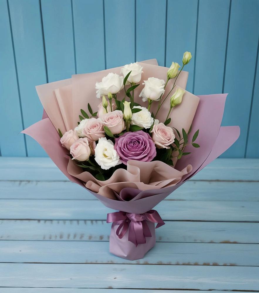 Букет цветов из: Розы и Лизиантусы в Комсомольском Республика Крым