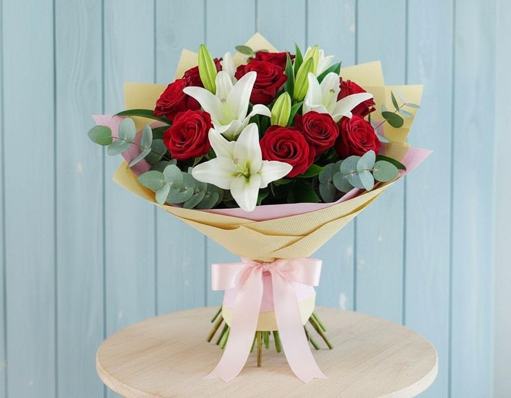 Букет цветов из: Лилии и Розы в Комсомольском Республика Крым